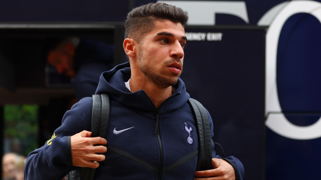 Tottenham attacker Manor Solomon arrives at a game.