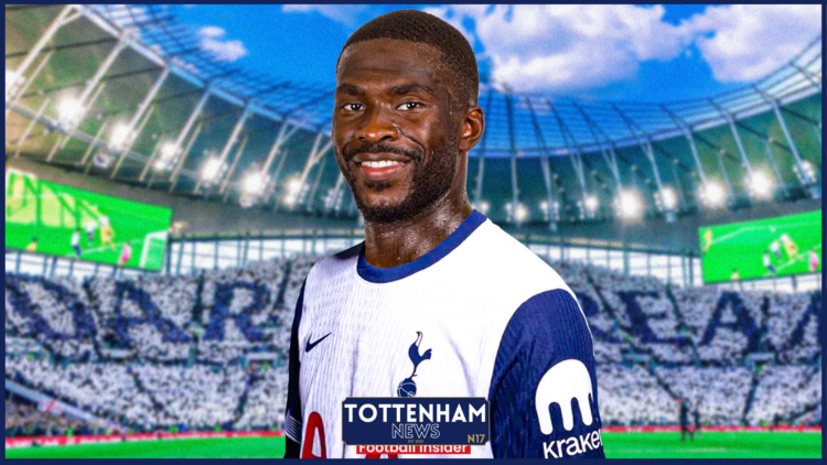 Fikayo Tomori in a Tottenham Hospur kit