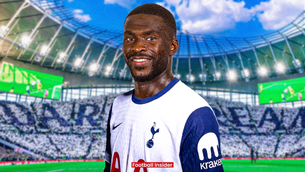Fikayo Tomori in a Tottenham Hotspur kit