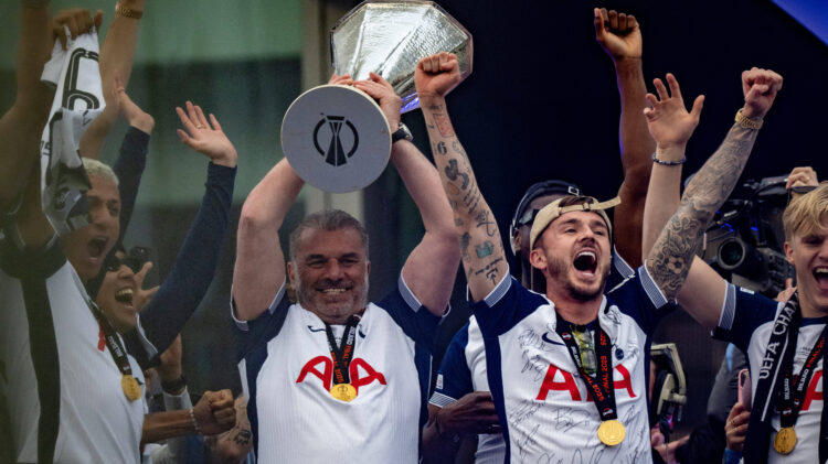 Ange Postecoglou lifts the Europa League trophy with Tottenham