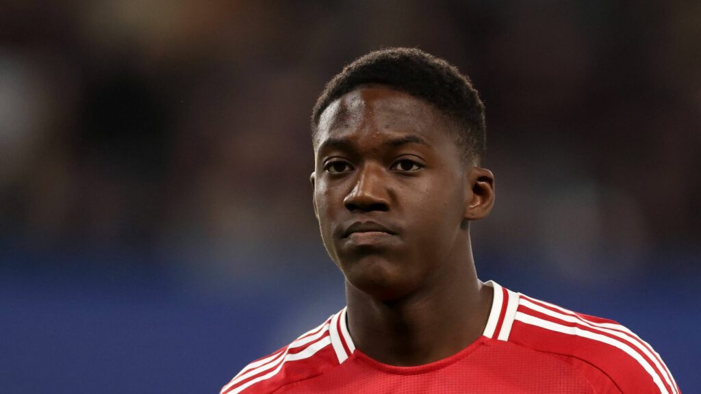 Kobbie Mainoo in action for Manchester United