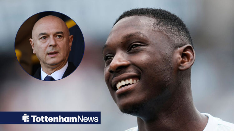 Randal Kolo Muani looking at Daniel Levy