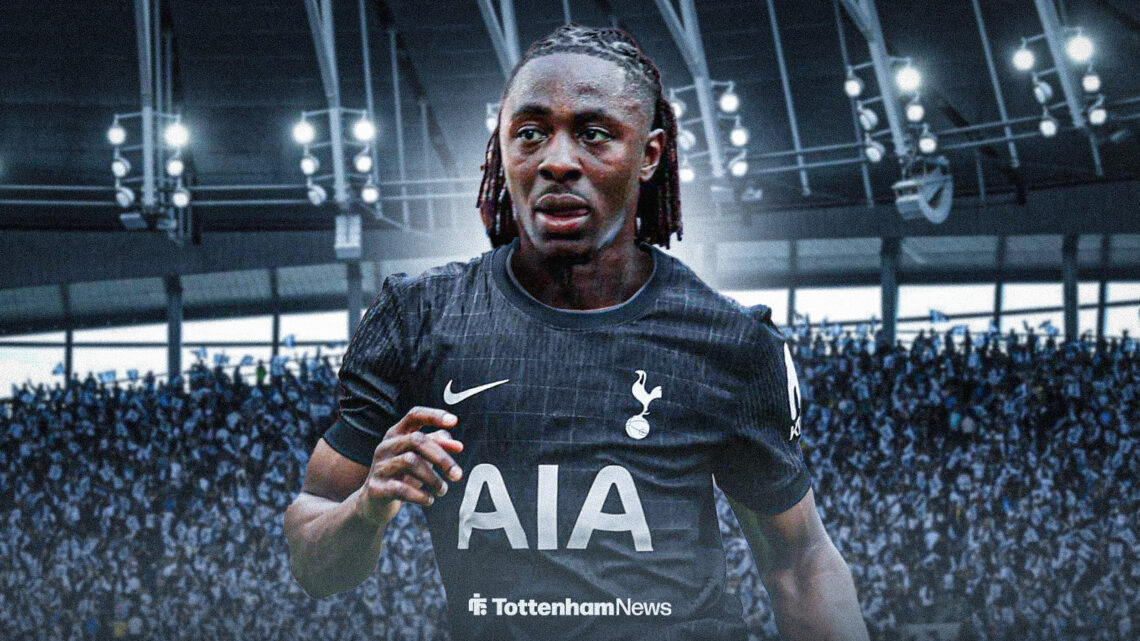 Eberechi Eze in Tottenham kit