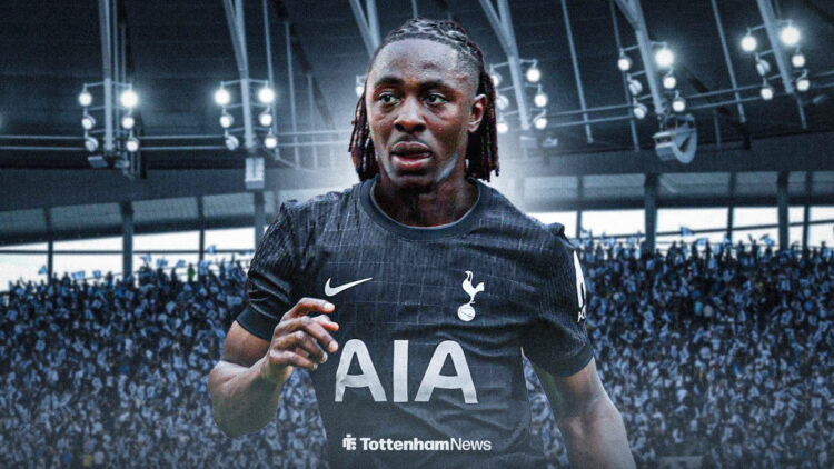Eberechi Eze in Tottenham kit