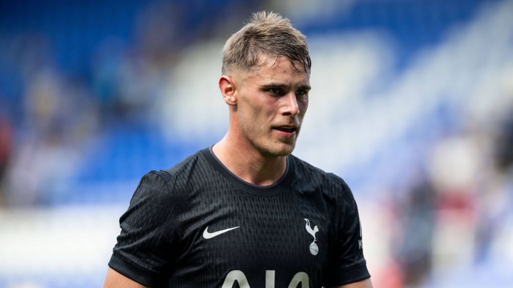 Micky van de Ven in the 2025/26 Tottenham away kit