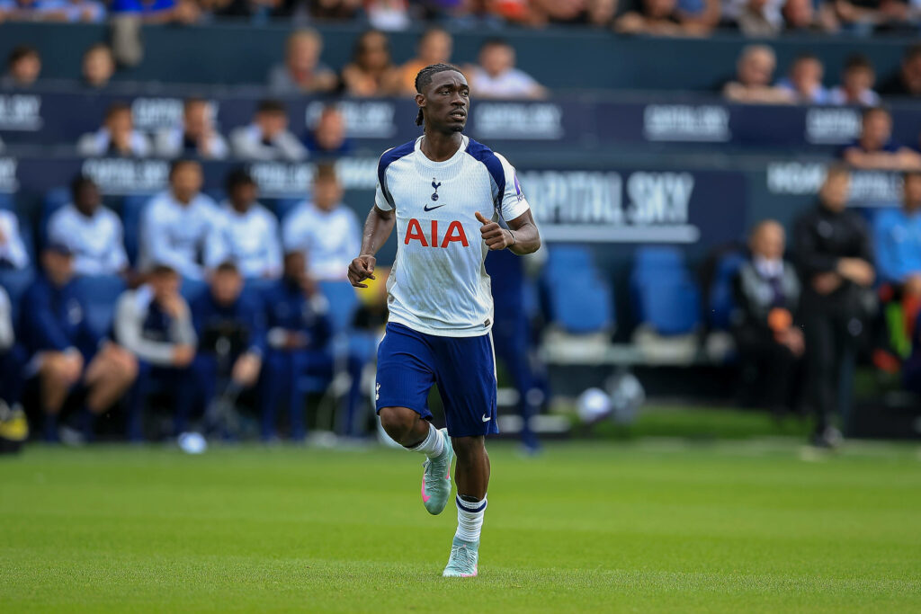 Yves Bissouma jogging in Tottenham's pre-season.