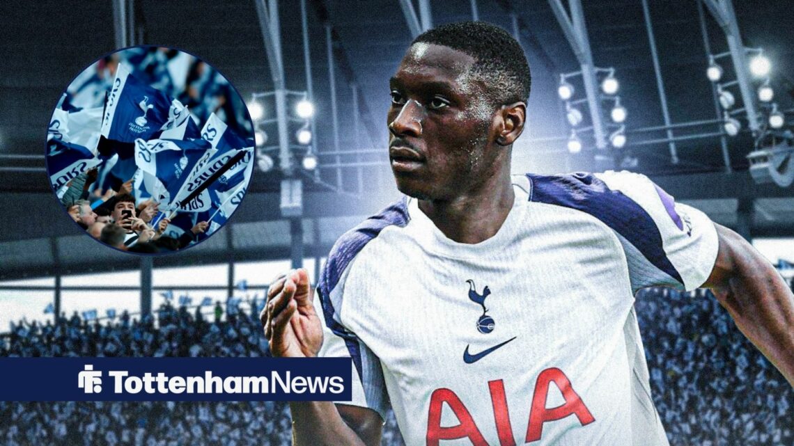 Randal Kolo Muani sprints with Tottenham fans in a circular inset.