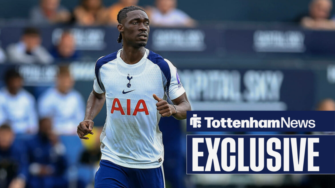 Yves Bissouma jogging in the Tottenham home kit