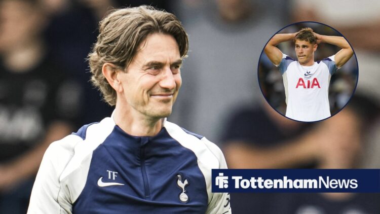 Thomas Frank smiling at a Micky van de Ven who has his hands on his head.