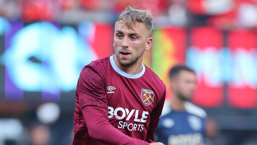 Jarrod Bowen playing for West Ham