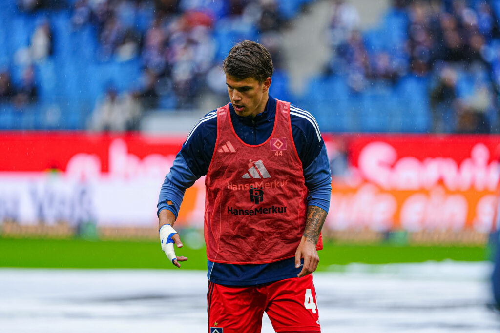 Tottenham starlet Luka Vuskovic warming up for a game during his loan spell with Hamburg.