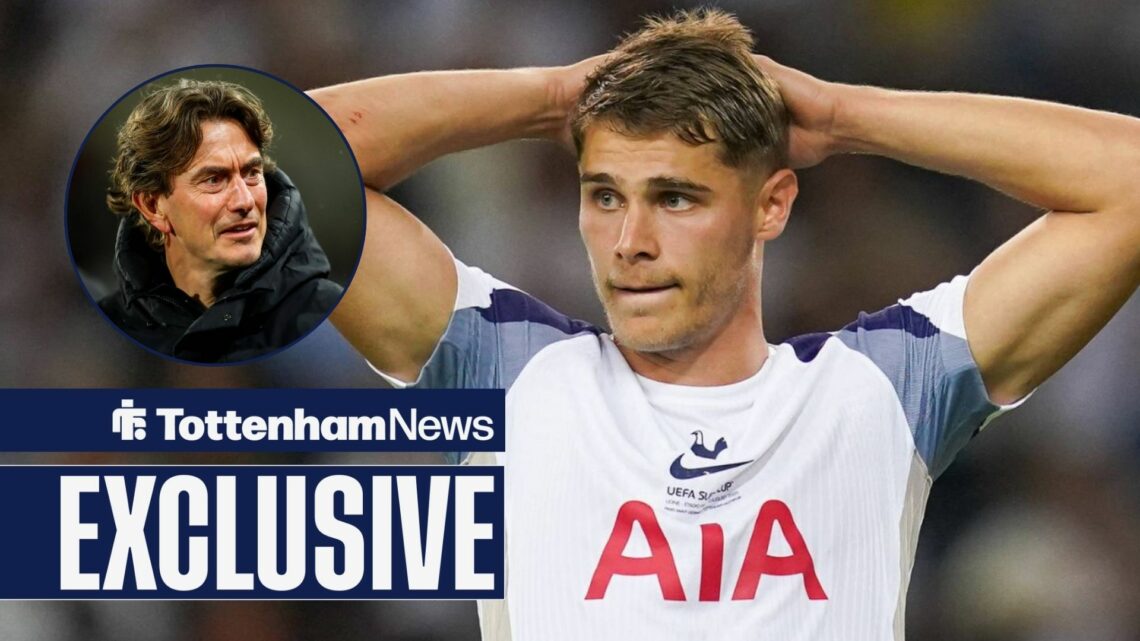 Micky van de Ven next to Thomas Frank