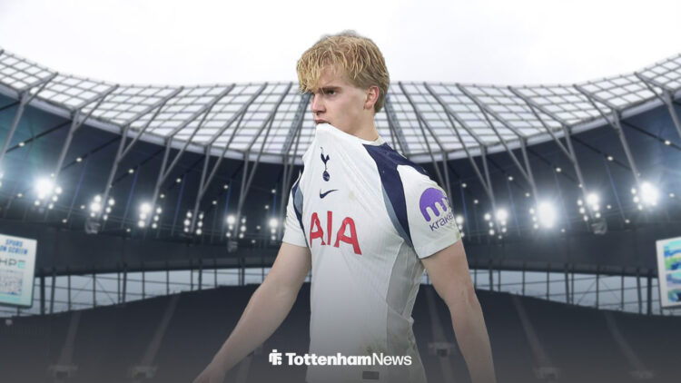 Lucas Bergvall with his shirt in his mouth.