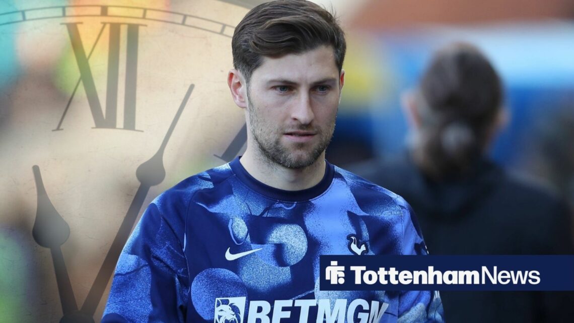 Ben Davies warming up for Tottenham