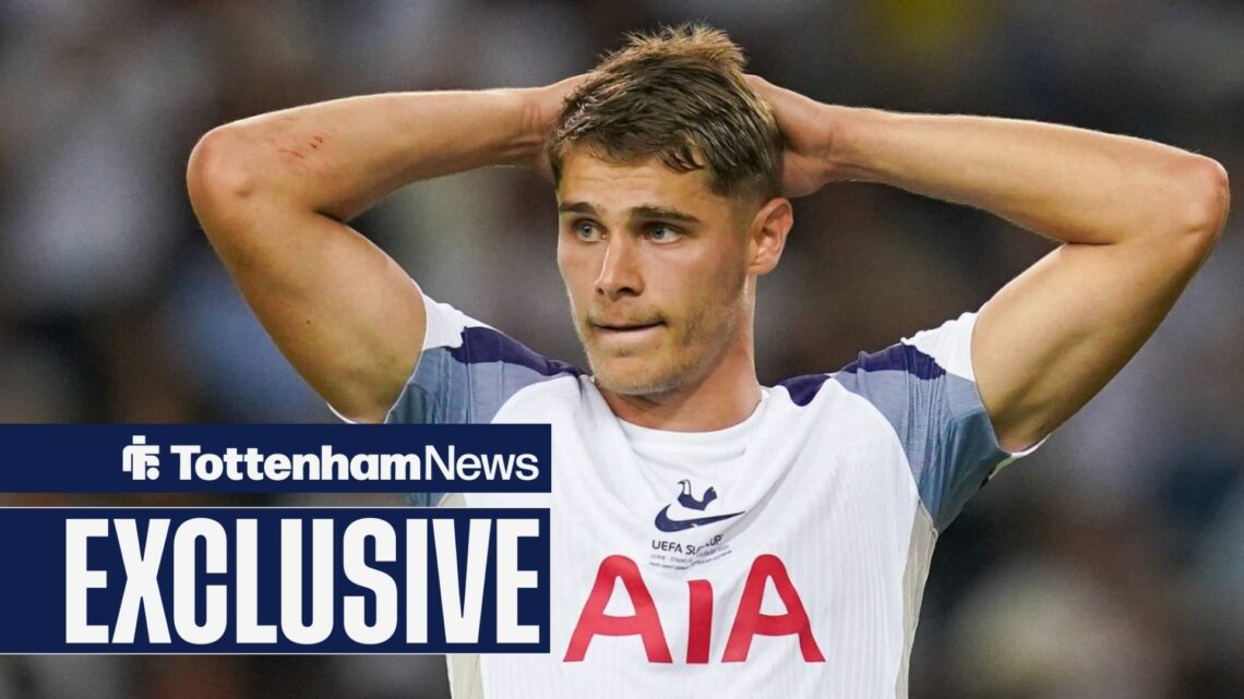 Micky van de Ven with his hands on his head